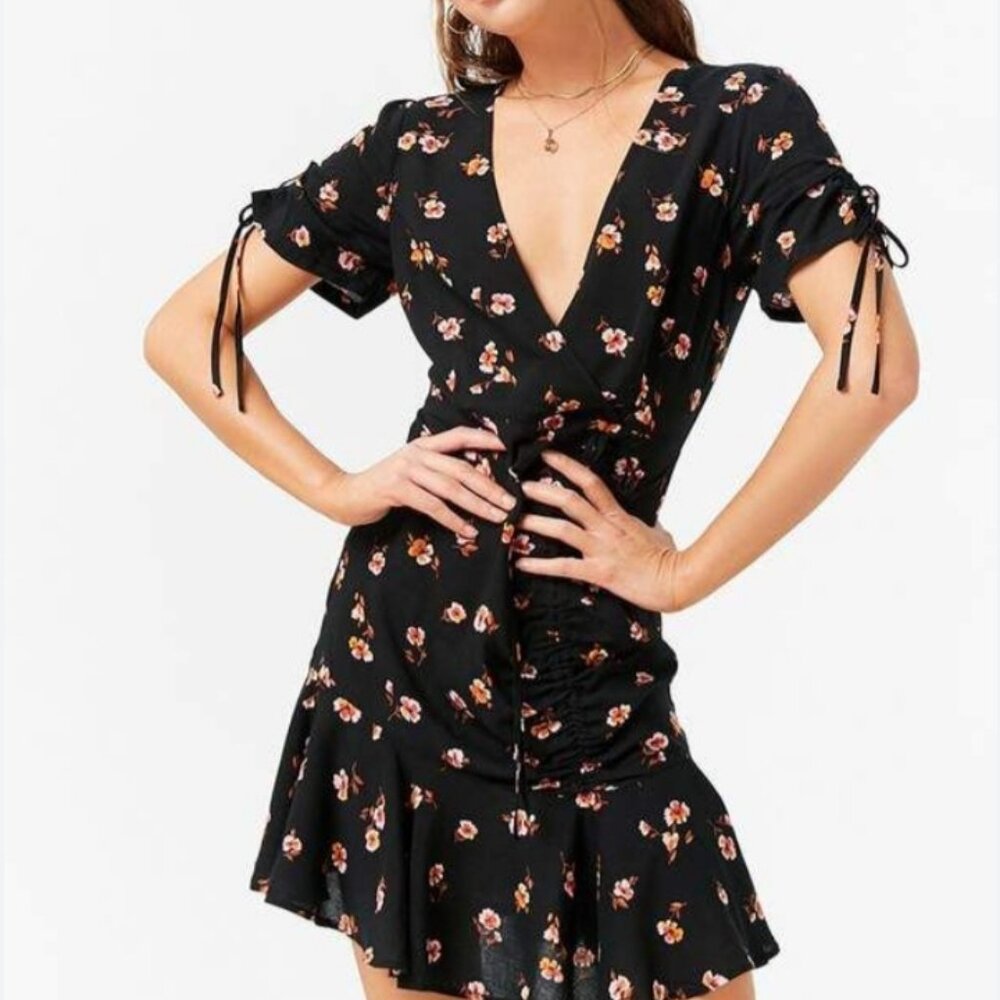 NWT Forever 21 Floral Ruched Contemporary Collection Dress Sz M